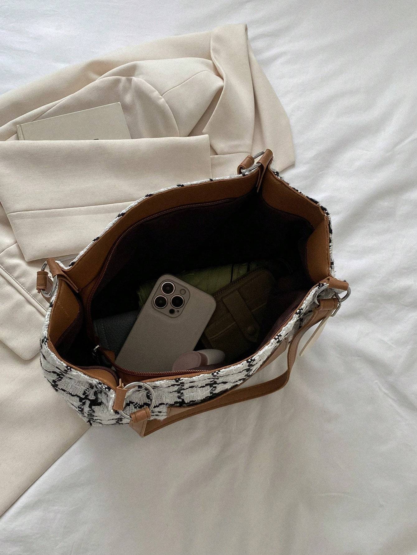 Plaid Shoulder Bag For Women, Large Capacity, Fashionable Commuting Plaid Casual Tote Bag With Pendant