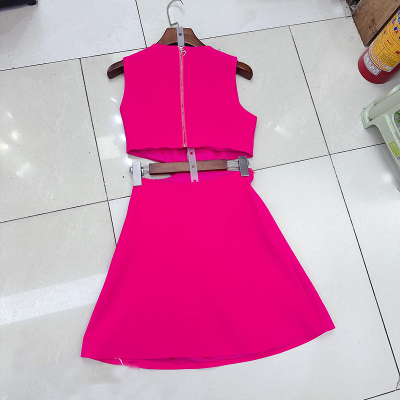 فستان قصير بحاشية من قماش الزهور على الخصر من ملابس الأقليات الفرنسية