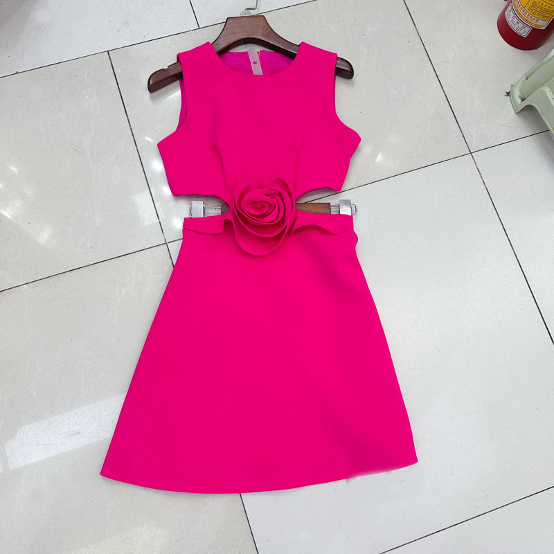 فستان قصير بحاشية من قماش الزهور على الخصر من ملابس الأقليات الفرنسية