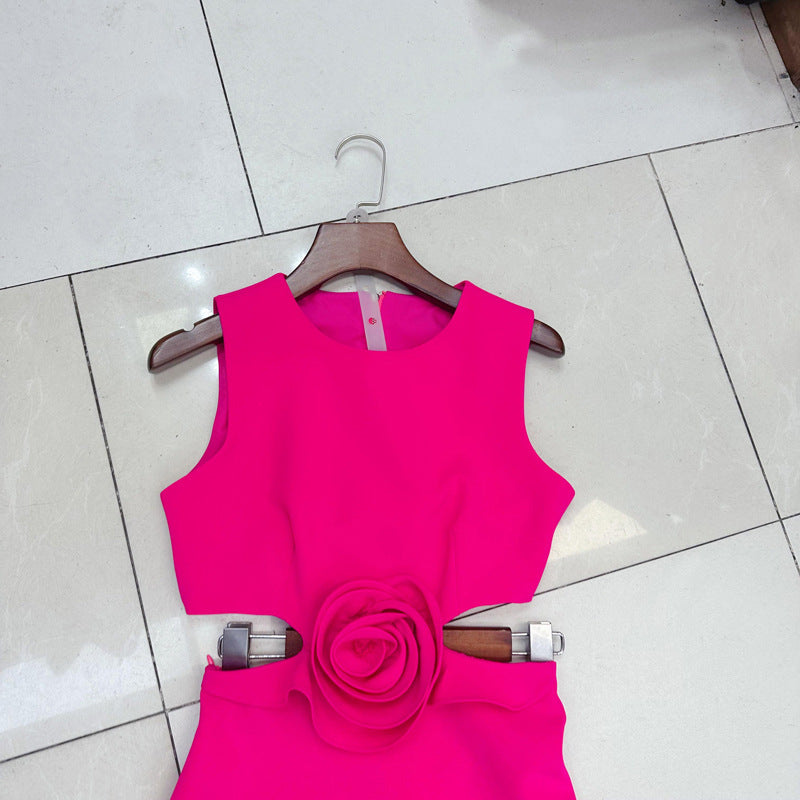 فستان قصير بحاشية من قماش الزهور على الخصر من ملابس الأقليات الفرنسية