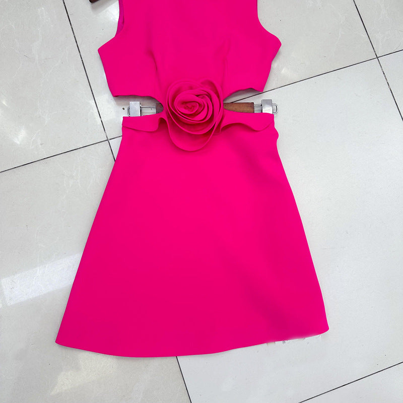 فستان قصير بحاشية من قماش الزهور على الخصر من ملابس الأقليات الفرنسية