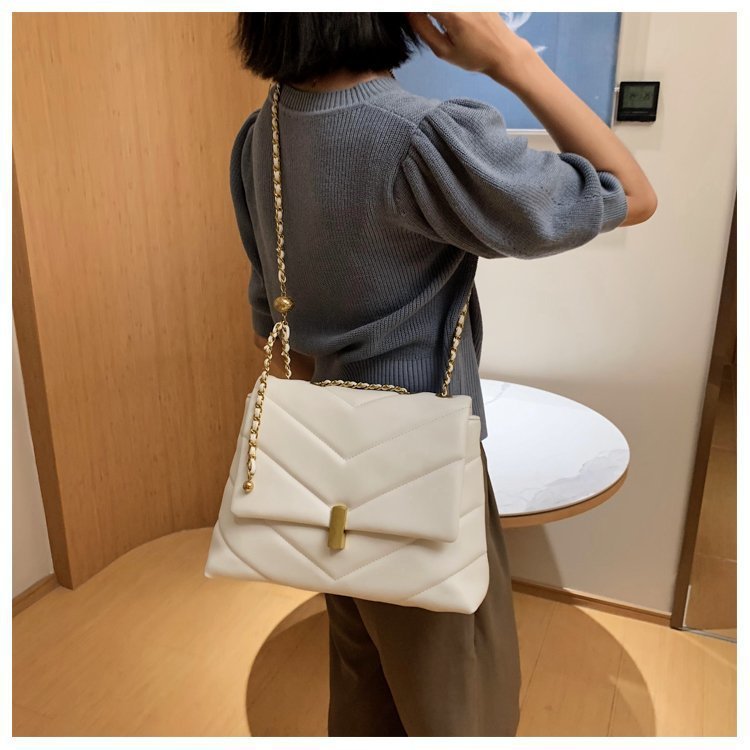 Large-capacity bag women's bag 2020 new trendy fashion chain shoulder armpit bag Internet celebrity foreign style crossbody bag