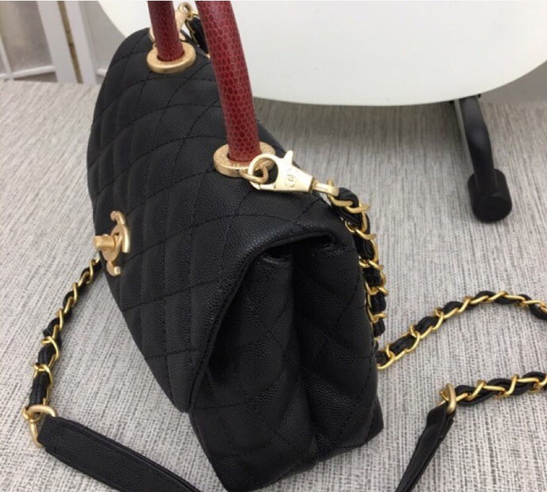 Sac à main messager à une épaule en cuir caviar à motif de boule classique avec chaîne en diamant