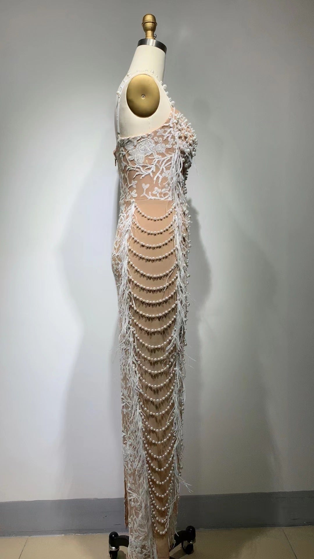 Women's Luxury Feather Beaded Sling Slim-fit Banquet Evening Dress