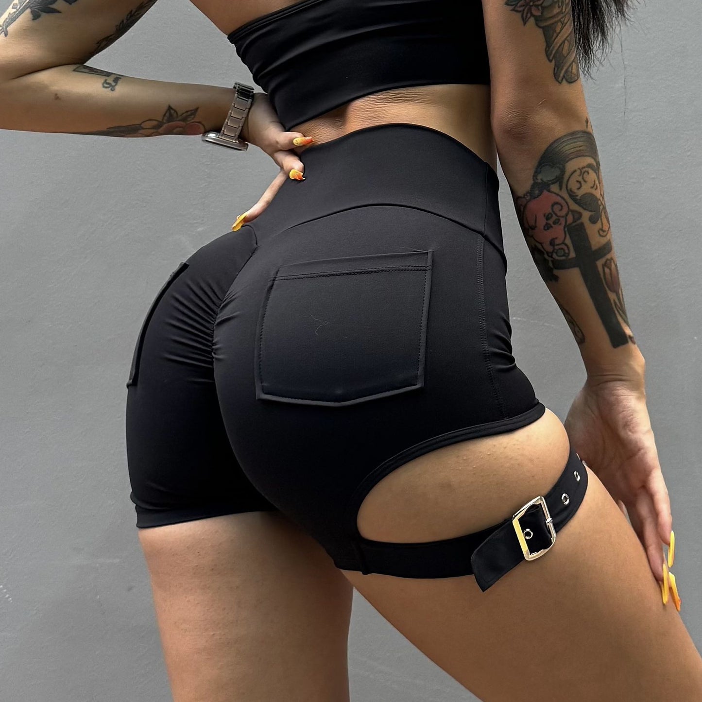 Cargo Pocket Hip Lifting Fitness Shorts