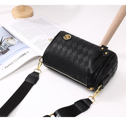 Cross-border leather women's bag large-capacity moon bag cowhide mobile phone bag one-shoulder diagonal high-end live broadcast is exclusively for the niche