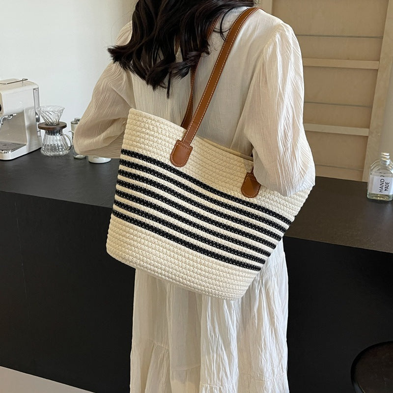 Fashion single shoulder straw bag 2024 new women's bag large capacity woven tote bag seaside holiday hand-held beach bag