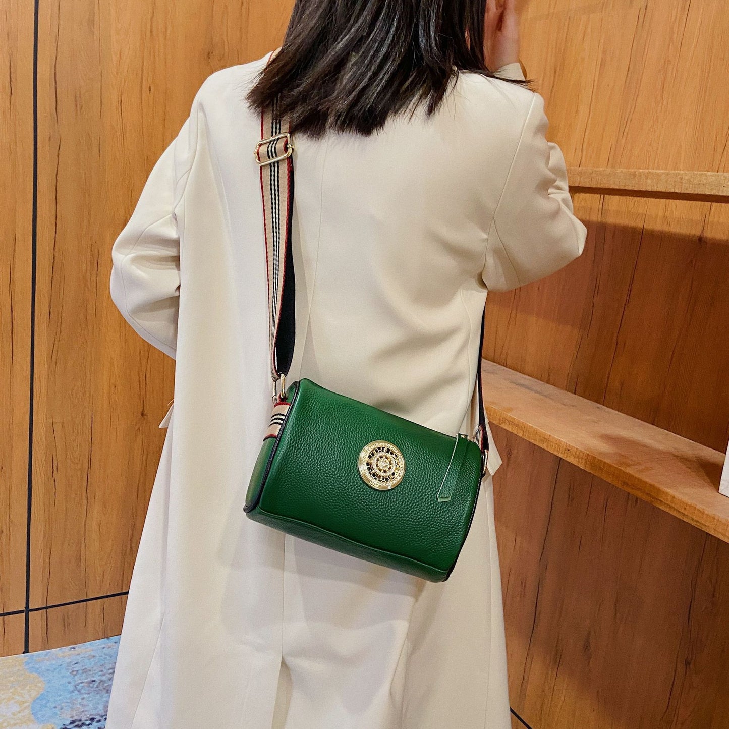 Bag women's bag 2022 new simple fashion wide shoulder strap one shoulder Messenger bag top layer cowhide live broadcast