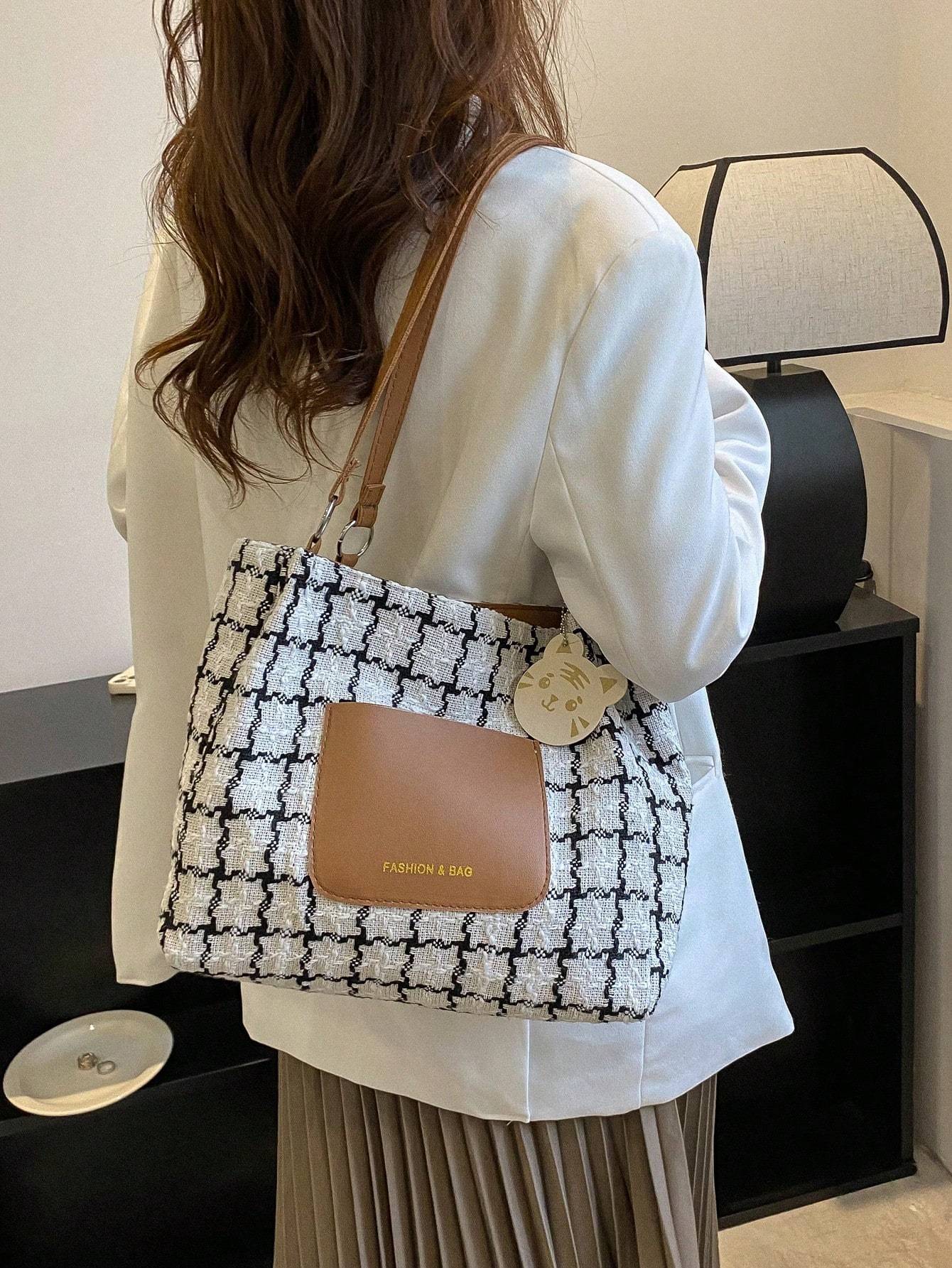 Plaid Shoulder Bag For Women, Large Capacity, Fashionable Commuting Plaid Casual Tote Bag With Pendant